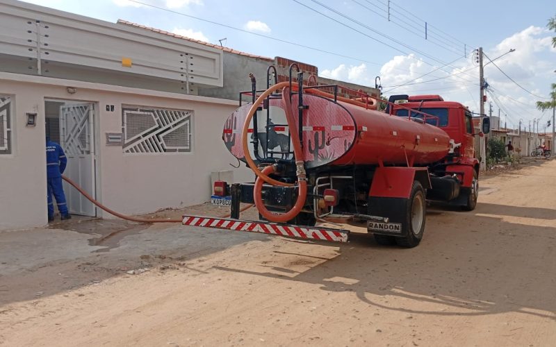 Prefeitura de Petrolina disponibiliza veículos-pipa para garantir abastecimento de água em comunidades