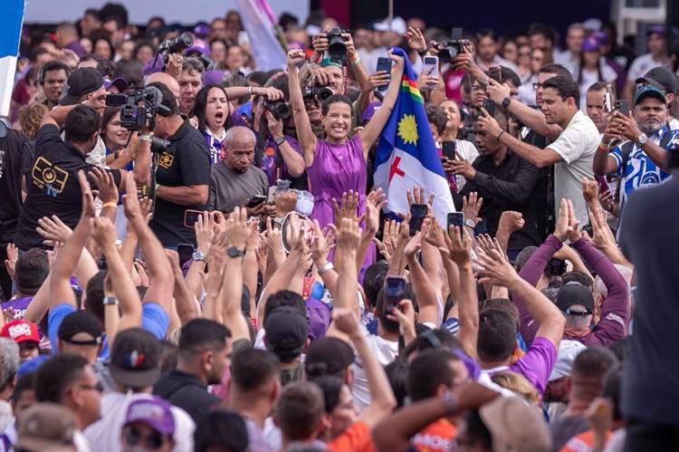 Raquel Lyra vence João Campos no 1º turno e conquista a reeleição