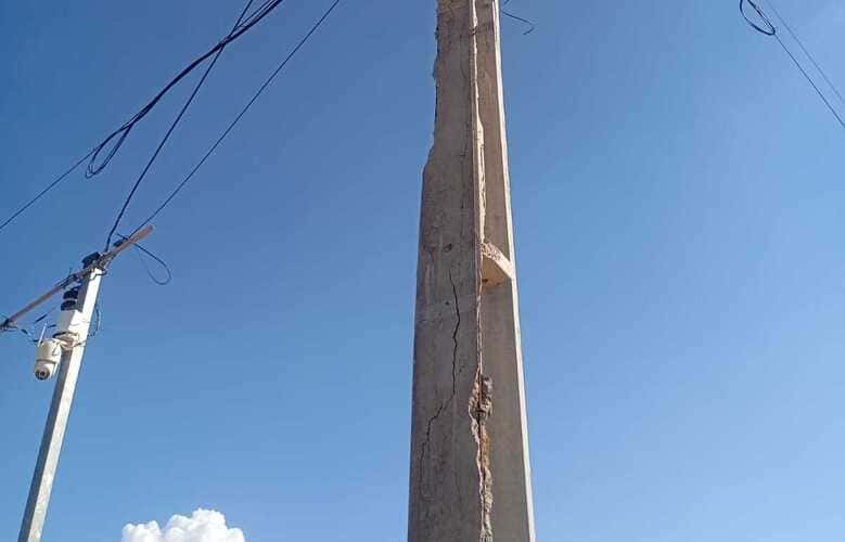 Residentes do N-5 exigem substituição de poste danificado