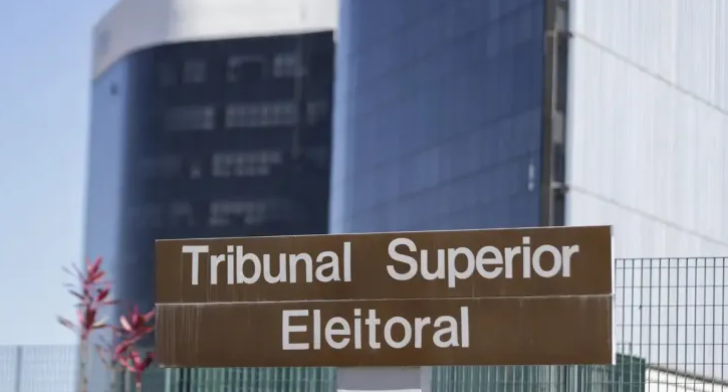 Tribunal Superior Eleitoral avalia possibilidade de desativar canais políticos no WhatsApp 48 horas antes das eleições.