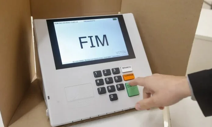 Voto em candidato com irregularidades pode ser anulado, mesmo que seu nome conste na urna.